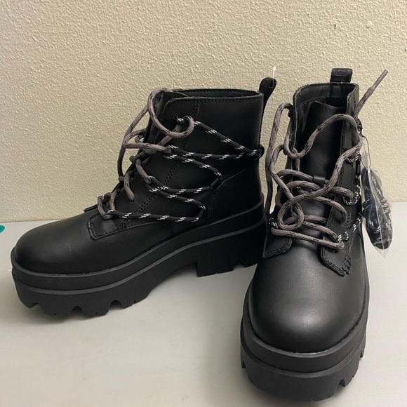 UGG Shoes - Authentic UGG women's ankle boots genuine leather.